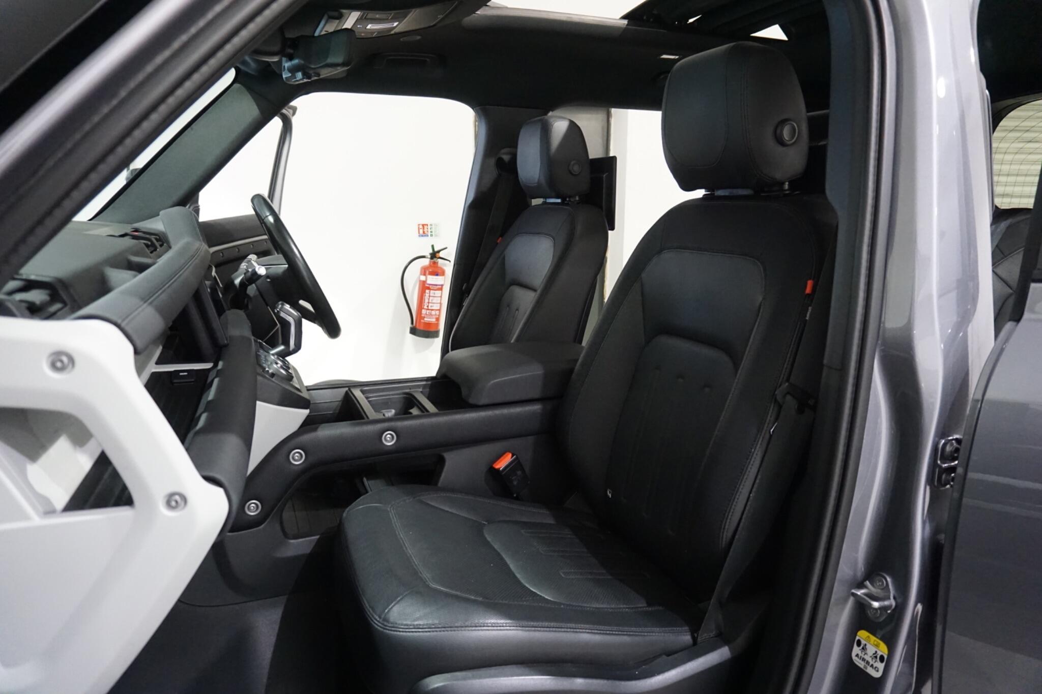 Land Rover Defender 110 3.0 D250 MHEV X-Dynamic SE SUV 5dr Diesel Auto 4WD Euro 6 (s/s) (250 ps)